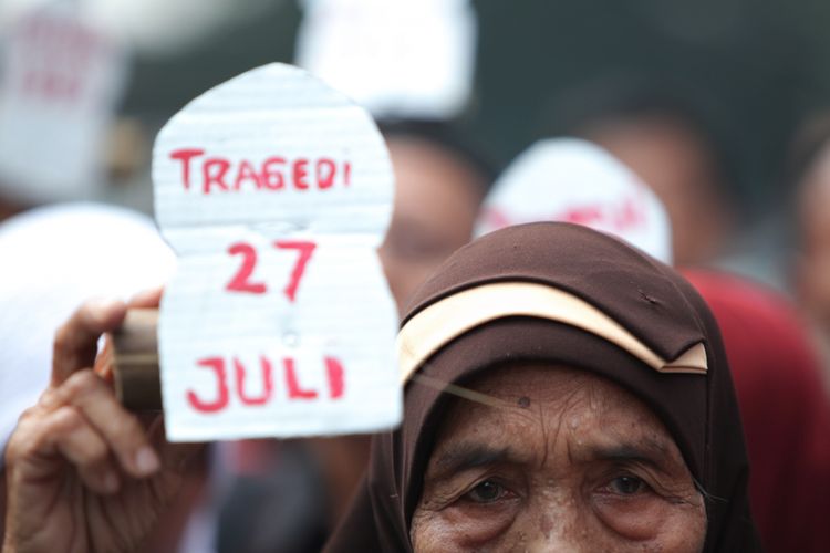 keluarga-korban-tragedi-27-juli.jpg