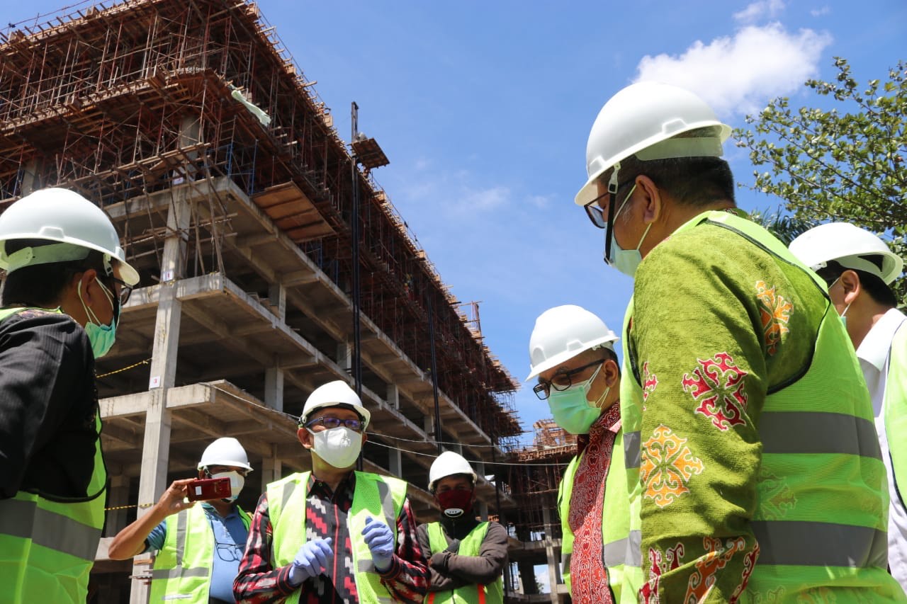 Kunjungan ke Kalbar, Sekjen Menkes Akui Progres Pembangunan RSUD Soedarso Berjalan Bagus