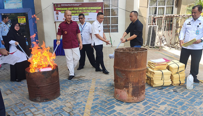 Pemusnahan Arsip Substantif Dokumen Keimigrasian RI di Kantor Imigrasi Kelas I TPI Pontianak
