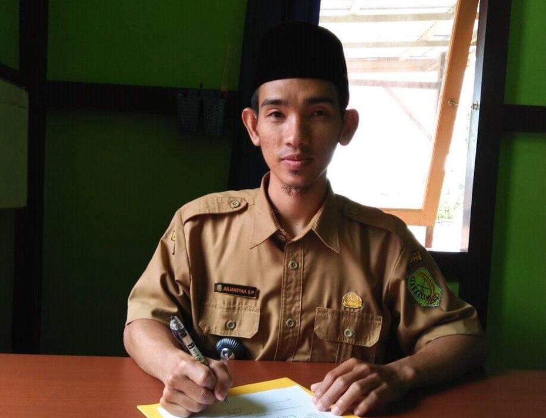 kepala-desa-sendoyan-juliansyah.jpg