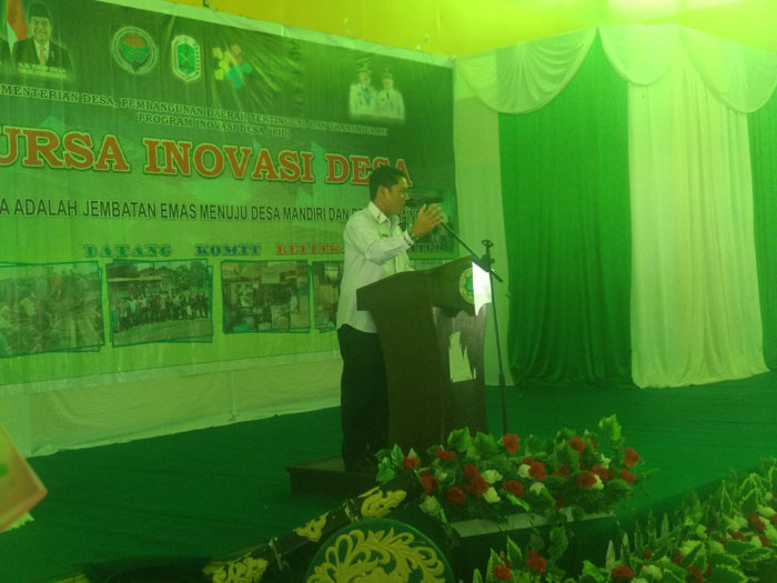 kepala-dinas-pemberdayaan-masyarakat-dan-desa-kabupaten-kapuas-hulu-alifian_20181024_095344.jpg