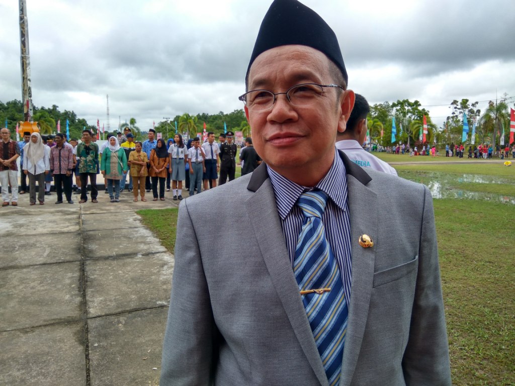 kepala-dinas-pendidikan-kabupaten-sekadau-djemain-burhan_20170822_180558.jpg