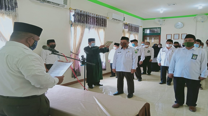 Kemenag Kayong Utara Lantik Dua Pejabat Baru