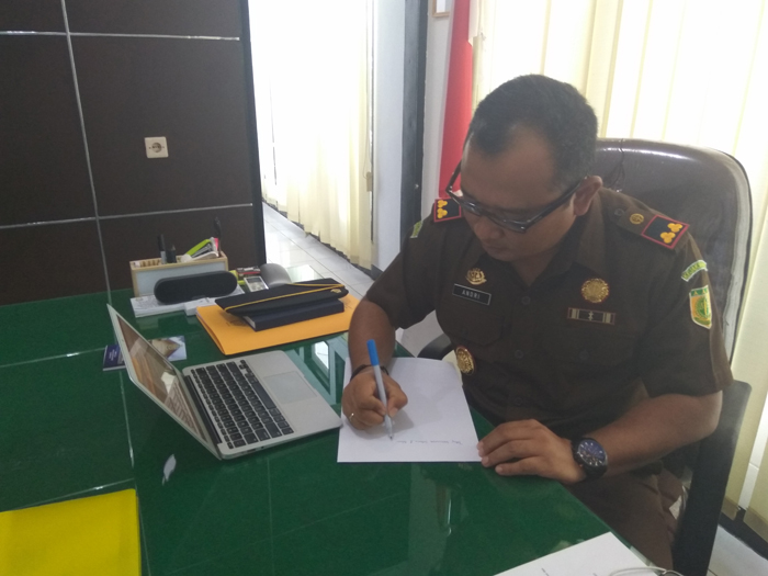 kepala-kejaksaan-negeri-kabupaten-sekadau_20170731_200536.jpg