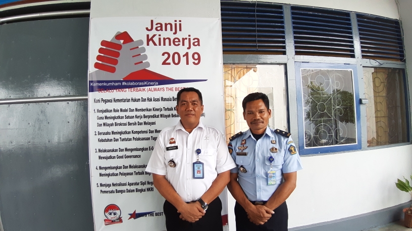 kepala-rutan-kelas-ii-b-kabupaten-mempawah-hm-hidayah-saat-diwawancarai-tribun.jpg