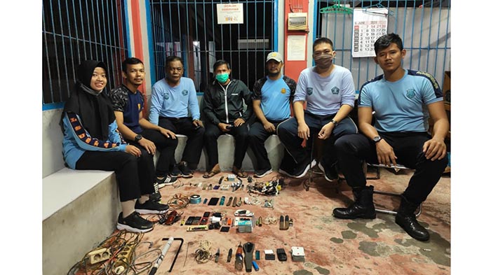 kepala-rutan-kelas-ii-b-sanggau-acip-rasidi-geledah-ds.jpg