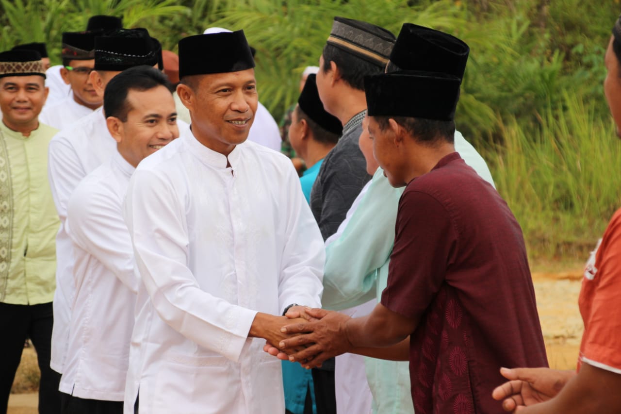 kepala-staf-korem-kasrem-121abw-kolonel-inf-achmad-solihin-safari-ramadan.jpg