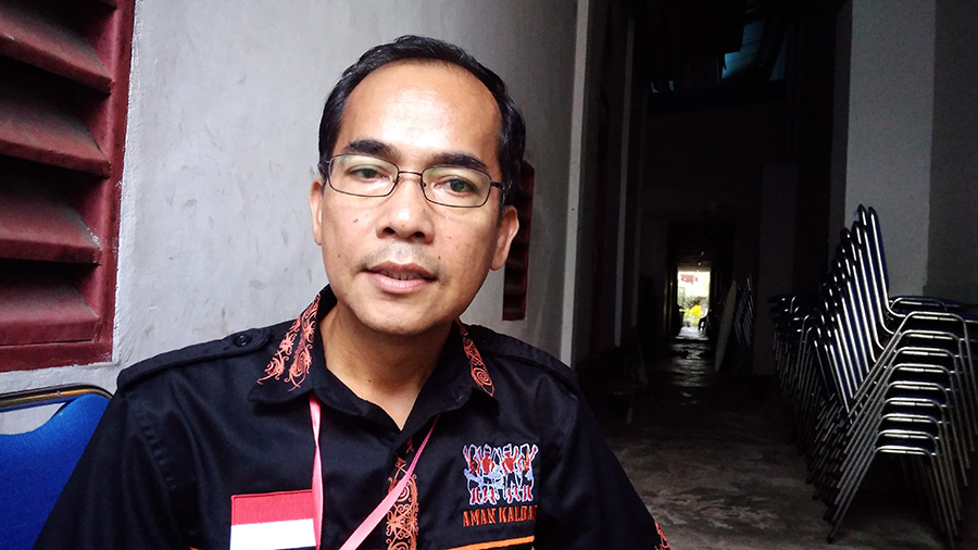 ketua-aliansi-masyarakat-adat-nusantara-aman-kalbar-stefanus-masiun_20171011_224839.jpg