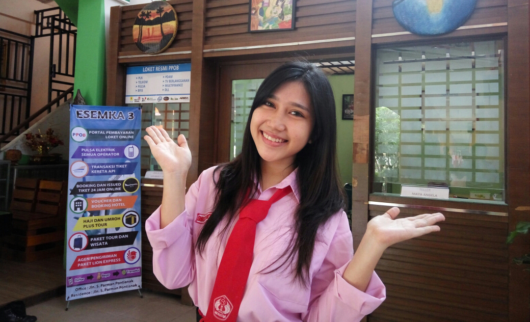 ketua-bank-mini-smkn-3-pontianak-maya-angela_20180420_145430.jpg