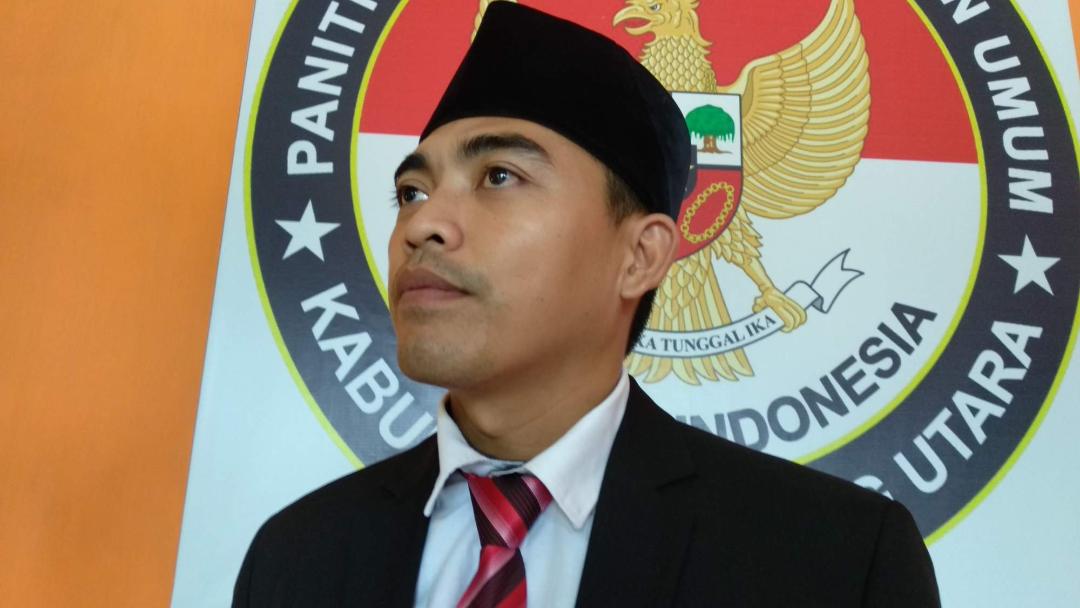 ketua-bawaslu-kayong-utara-khosen_20180905_135027.jpg