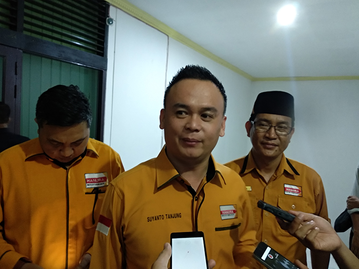 ketua-dpd-partai-hanura-kalbar-suyanto-tanjung_20180717_203029.jpg