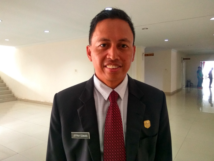 ketua-dprd-sintang-jeffray-edward_20180926_162731.jpg