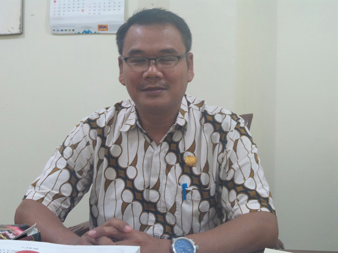 ketua-komisi-i-dprd-kubu-raya-agus-sudarmansyah_20170704_102424.jpg