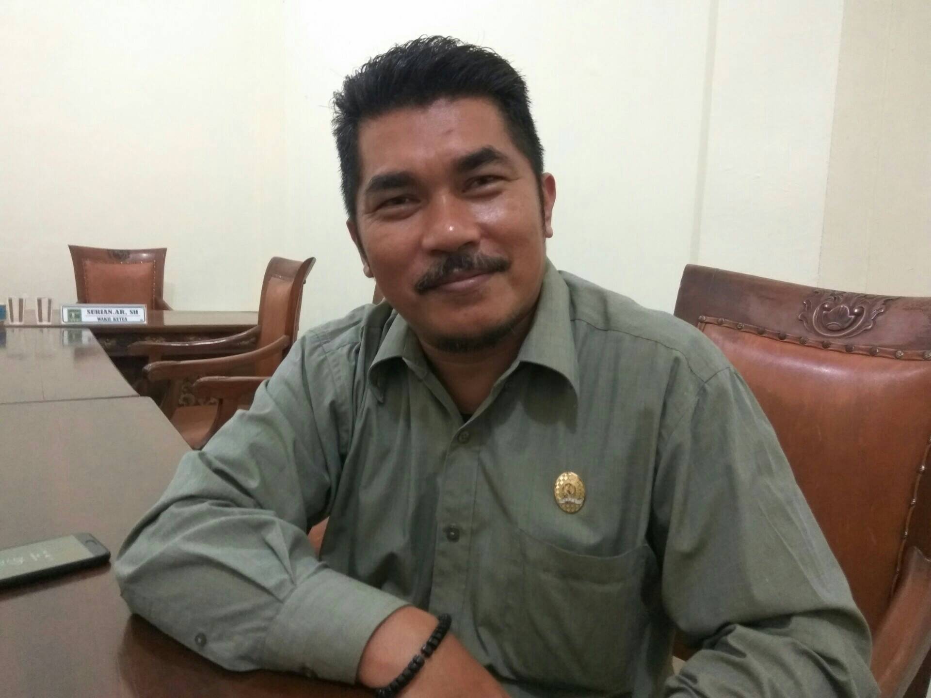 ketua-komisi-iii-dprd-kubu-raya-suharso_20180208_211435.jpg