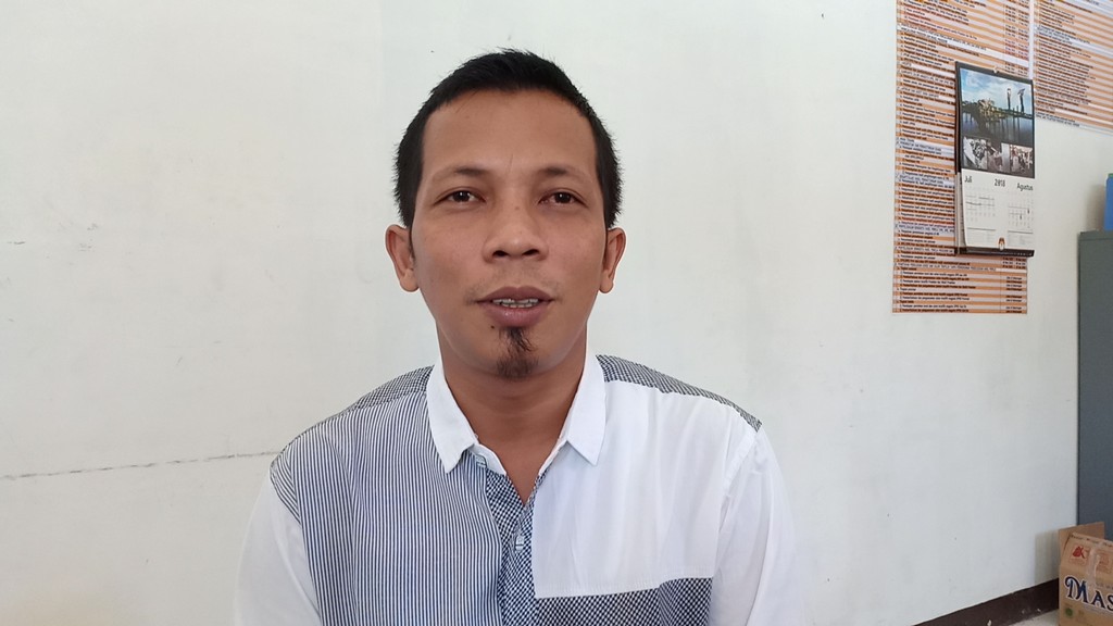 ketua-kpu-kota-singkawang-riko_20180724_100346.jpg