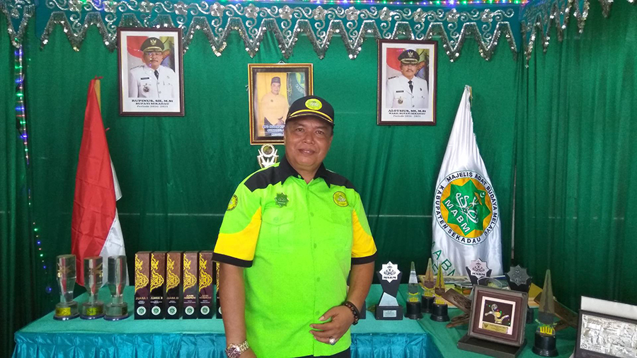 ketua-umum-mabm-kabupaten-sekadau-sunardi_20171018_181000.jpg