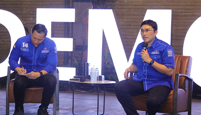 ketua-umum-partai-demokrat-agus-harimurti-yudhoyono-kiri-bersama-herzaky-mahendra-putra-1.jpg