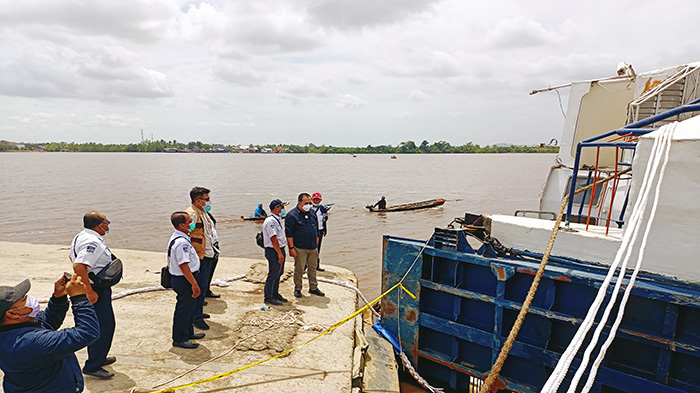 Pantau Lokasi Kecelakaan KMP Bili, Direktur Teknik dan Fasilitas ASDP Enggan Beri Keterangan Pers