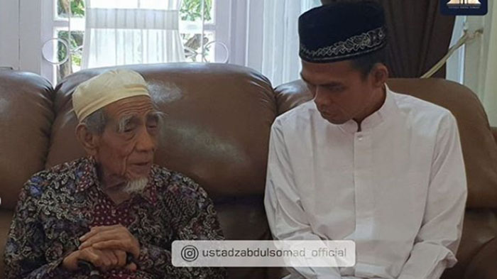 kh-maimoen-zubair-dan-ustadz-abdul-somad.jpg