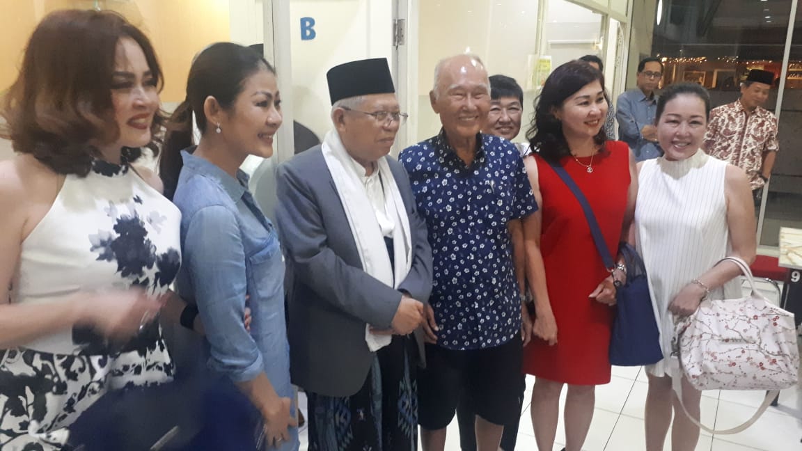 KH Ma'ruf Amin Diserbu Sosialita di Restoran Pondok Kakap