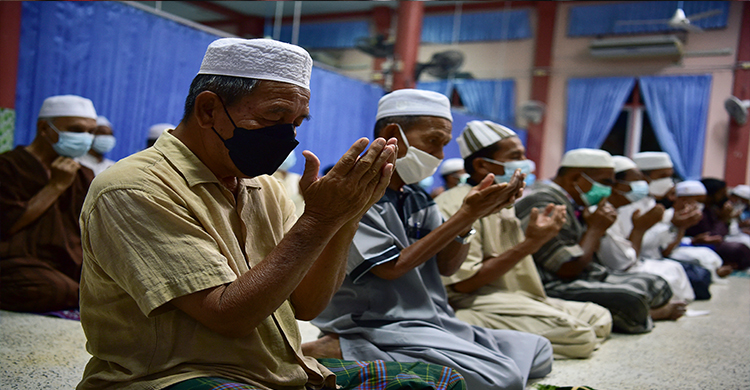 BACAAN Takbir 7 Kali Rakaat Pertama & 5 Kali Rakaat Kedua Saat Sholat Idul Idul Fitri/Salat Ied
