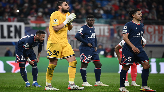 kiper-paris-saint-germain-gianluigi-donnarumma-memohon.jpg