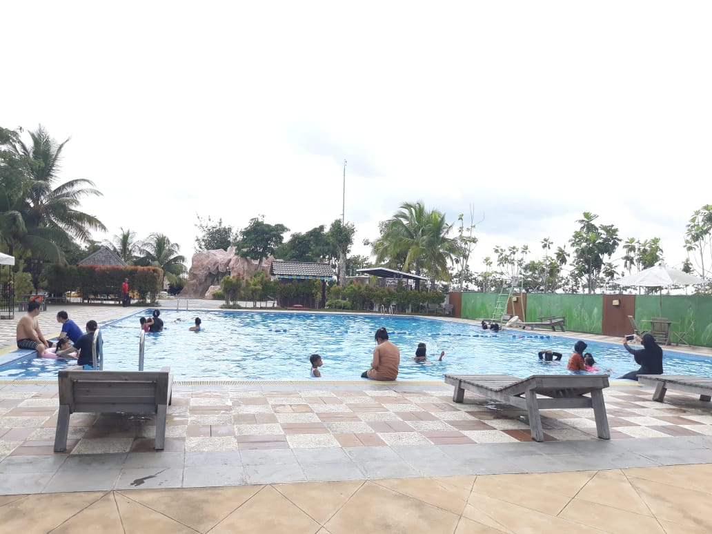 kolam-renang-qubu-resort.jpg