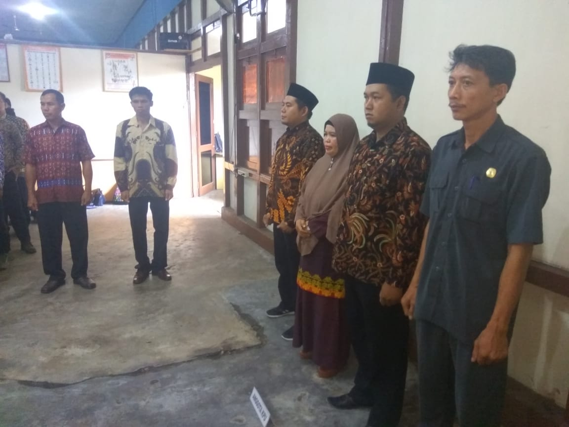 komisioner-kpu-kabupaten-sambas-di-pelantikan-ppk-se-kabupaten-sambas-pagi-tadi.jpg