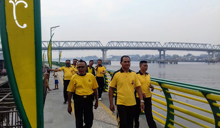 Kapolsek Pontianak Timur Ajak Anggota Berolahraga Sambil Silahturahmi dengan Warga Beting