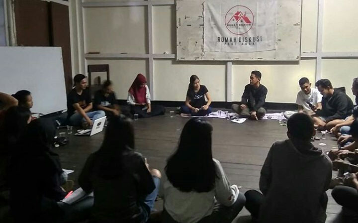 komunitas-rumah-diskusi-pontianak-aedxca.jpg