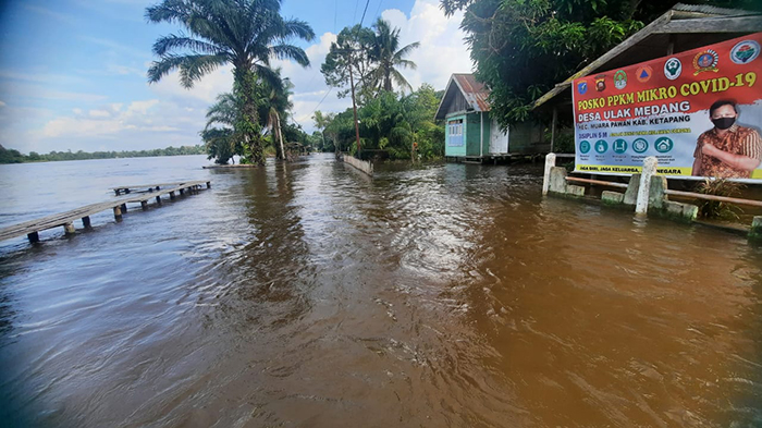 Sungai Pawan Meluap Mengakibatkan 2 Kecamatan di Ketapang Teredam Banjir, Ribuan Orang Terdampak