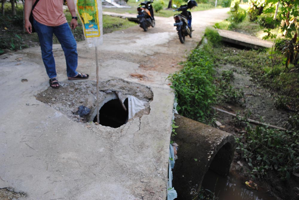 kondisi-jalan-di-longkam-jaya_20160421_185501.jpg