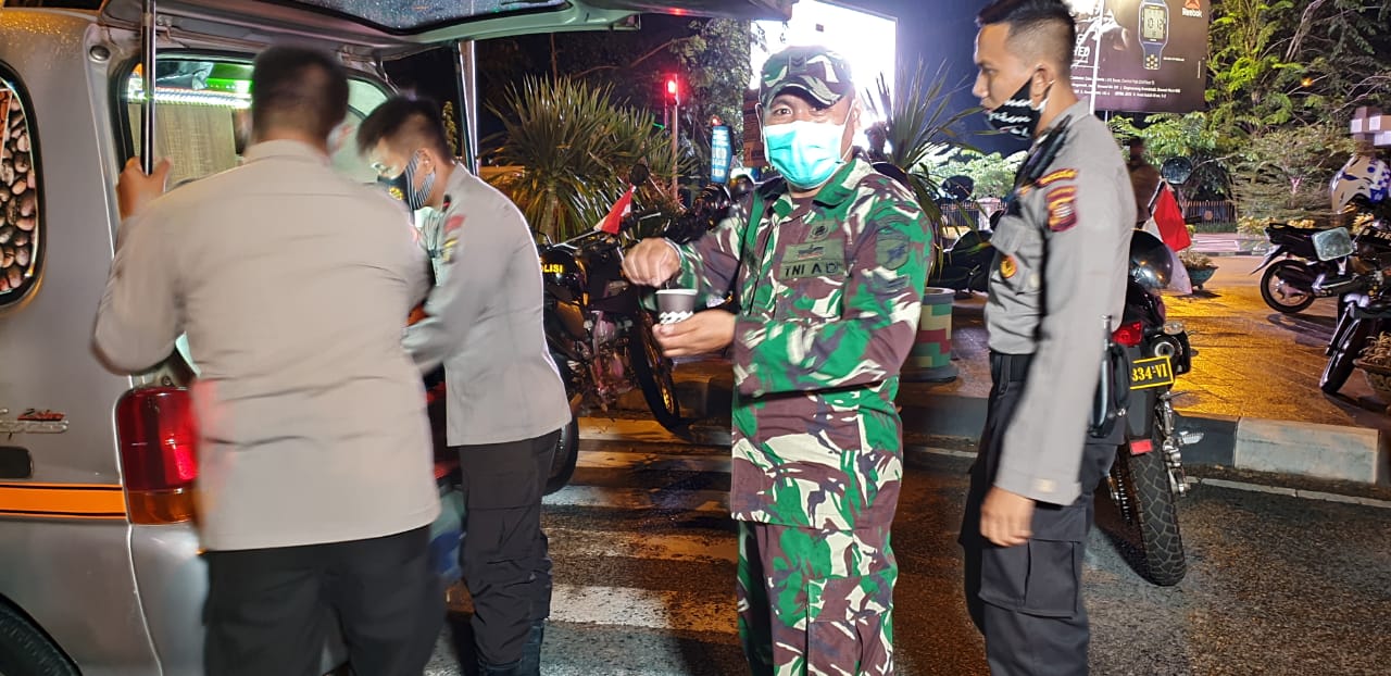 kopi-lanang-membagikan-kopi-gratis-hjg.jpg