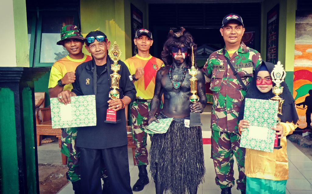 Kostum Adat Papua Meriahkan Karnaval HUT RI di Perbatasan Entikong