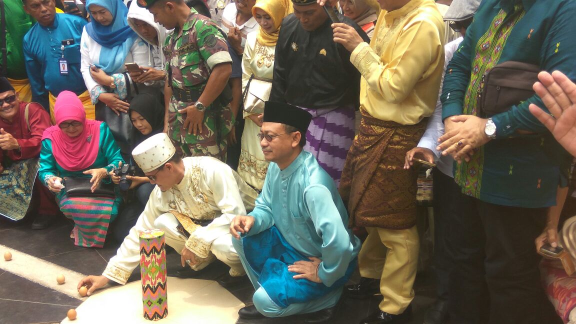 Kulminasi di Liput Media Asing, Edi Kamtono Harap Tugu Khatulistiwa Mendunia