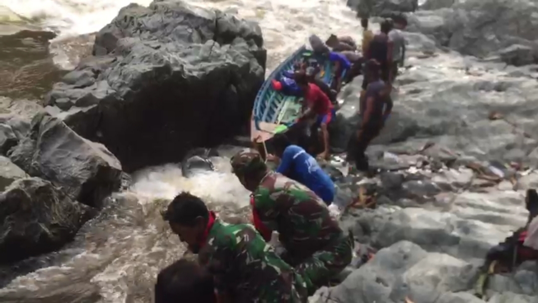 Babinsa Tempuh 2 Hari Perjalanan Dalam Pengembalian Kotak Suara