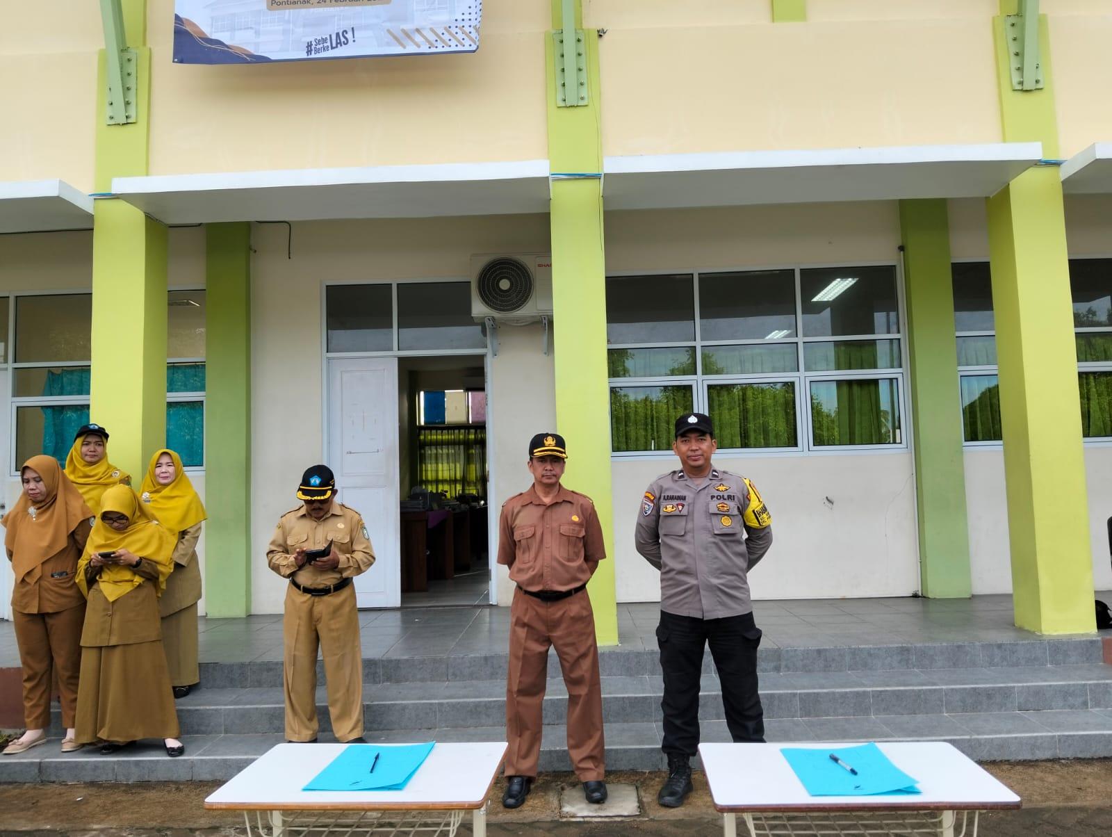 Bhabinkamtibmas Pimpin Upacara di SMU Negeri 11 dan Ajak Siswa-Siswi Berikrar Menolak Tawuran