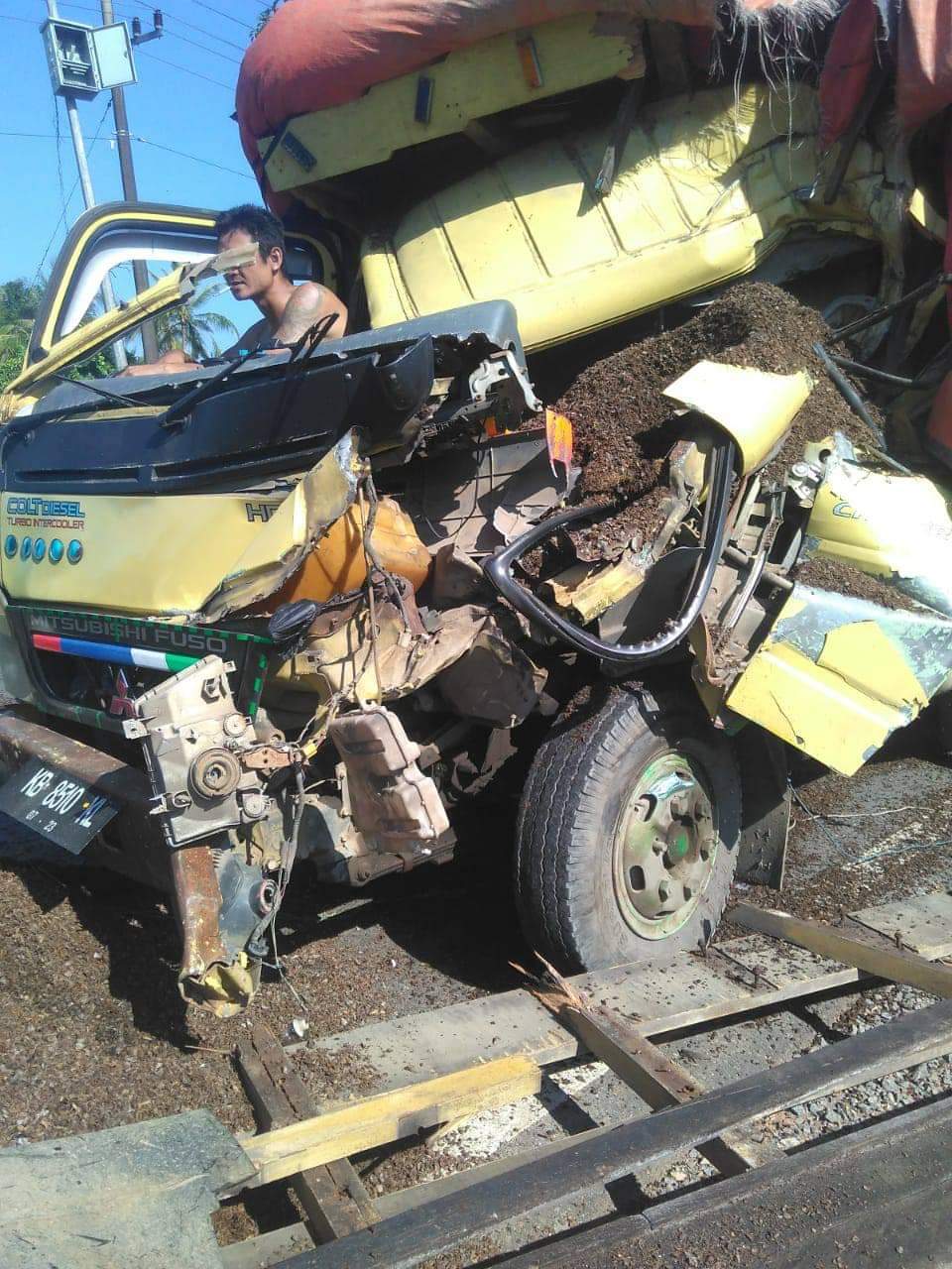 L Truk KB 8510 Rusak Parah Setelah Kecelakaan di Air Hitam, Begini Keterangan Saksi