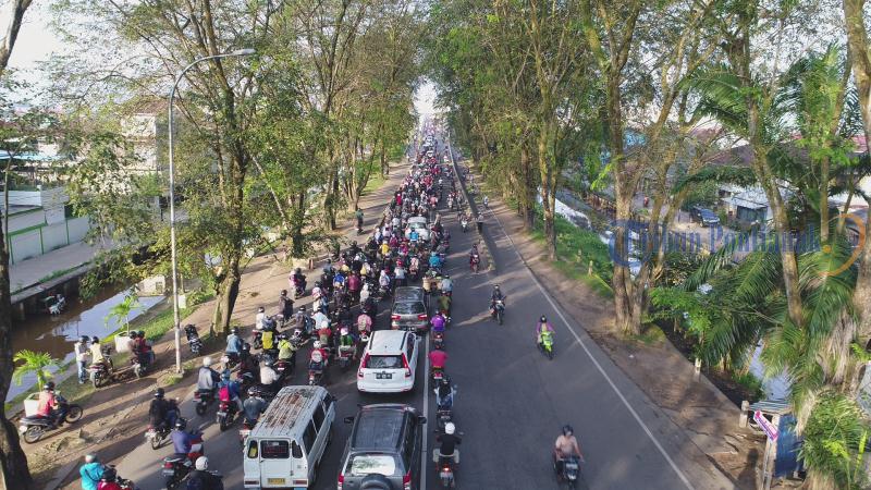 Kondisi Lalu Lintas di Jembatan Kapuas I Pukul 06.30 WIB - lalu-lintas-jembatan-kapuas-i_20170314_090501.jpg