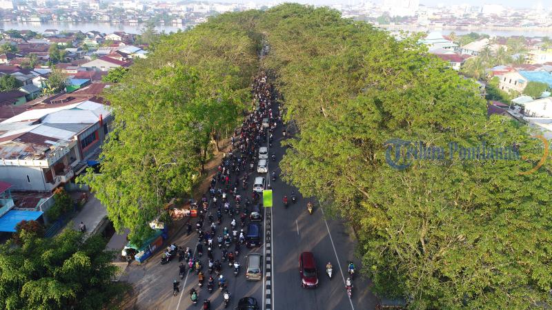 Kondisi Lalu Lintas di Jembatan Kapuas I Pukul 06.30 WIB - lalu-lintas-jembatan-kapuas-i_20170314_090917.jpg