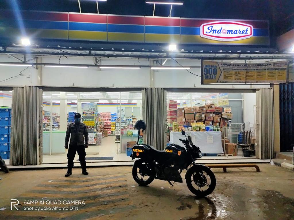 Personel Polsek Ledo Lakukan Patroli Malam untuk Jaga Kamtibmas Aman dan Kondusif