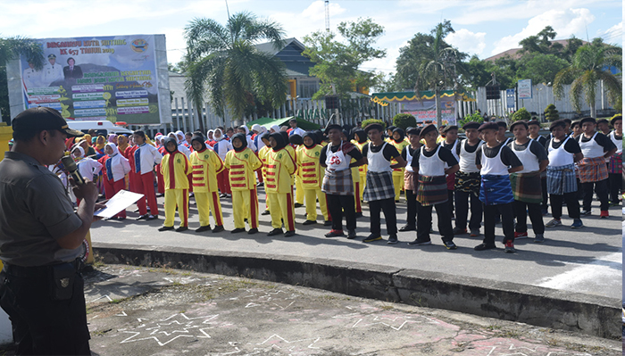 lomba-gerak-jalan-indah-antar-pelajar-dalam-rangka-hari-jadi-kota-sintang-ke-657.jpg