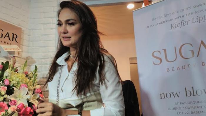 Dengan Tersipu Malu, Luna Maya Berikan Jawaban Ketika Ditanya Balikan Dengan Ariel Noah