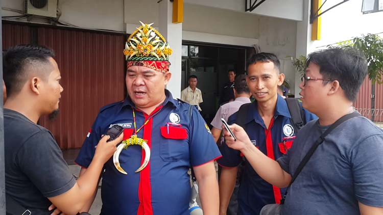 BREAKING NEWS: Tuntut Uang Pesangon, Serikat Buruh Ketapang Demo Kantor PT Arttu