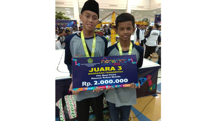 Kegagalan Jadi Kunci, Siswa MTsN 2 Pontianak Berprestasi Diajang Robotics Nasional