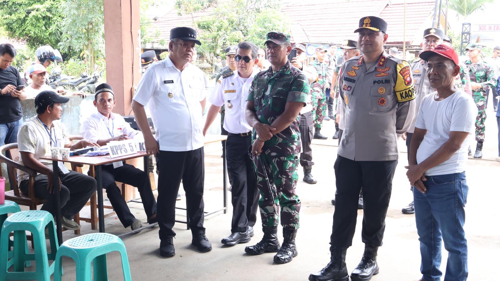 Kapolda Kalbar Bersama PJ Gubernur, Pangdam XII/TPR, Forkopimda dan Tim Pamatwil OMB Patroli ke TPS