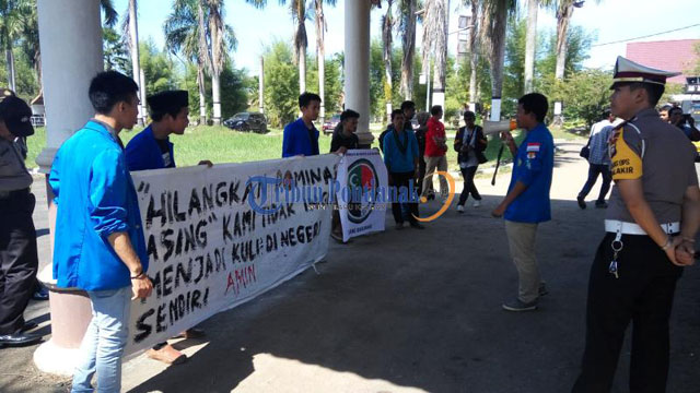 mahasiswa-demo-di-singkawang_20170112_103732.jpg