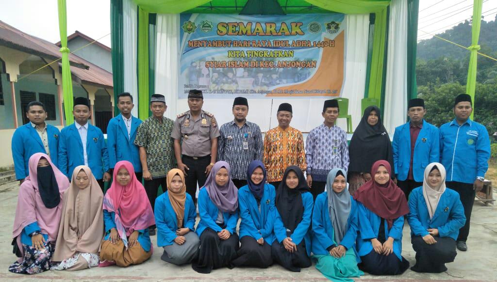 Mahasiswa KKL IAIN Pontianak di Anjungan Gelar Lomba Sambut Idul Adha