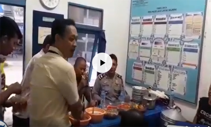 Berbagi Berkah Ramadan, Begini Suasana Kapolsek Buka Puasa Bersama Warga Pasar Selakau
