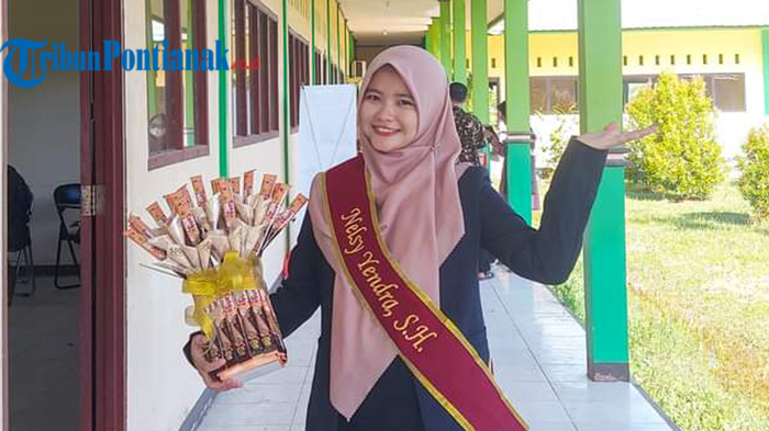 Nelsy Yendra Raih Cumlaude, Jadi Lulusan Terbaik IAIS Sambas